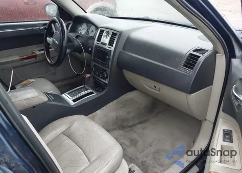 2005 Chrysler 300C z USA, uszkodzony, nr VIN 2C3JA63H95H115905